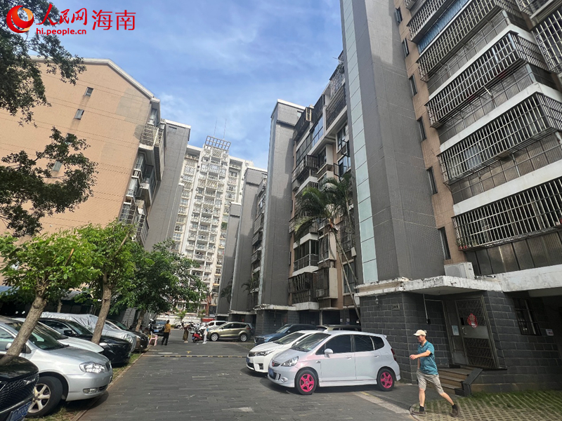 老舊電梯更新工作關(guān)系到千家萬戶。人民網(wǎng)記者 李學(xué)山攝