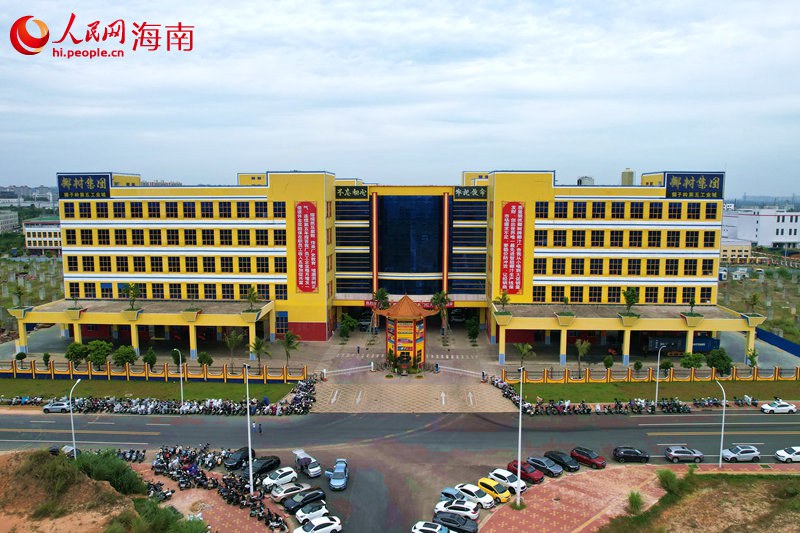 椰樹集團獅子嶺生產(chǎn)區(qū)。 人民網(wǎng)記者 孟凡盛攝