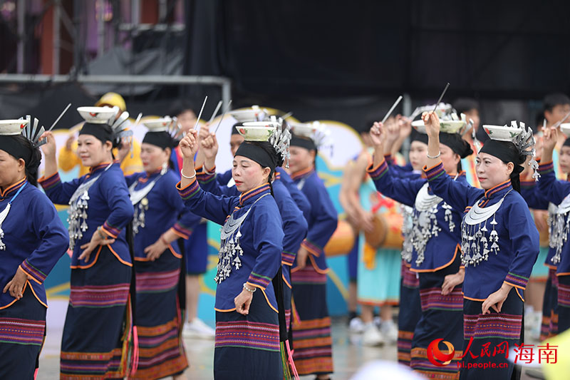 迎圣水儀式現(xiàn)場。人民網(wǎng)記者 牛良玉攝