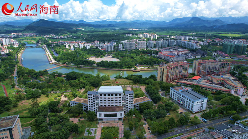 航拍海南白沙黎族自治縣。 人民網(wǎng)記者 孟凡盛攝_副本