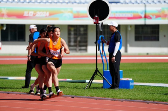 板鞋競(jìng)速女子60米比賽。馬那甫攝
