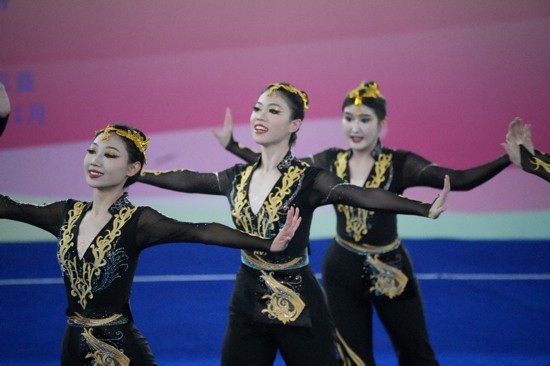 民族健身操項(xiàng)目山西省代表隊(duì)表演現(xiàn)場(chǎng)。馬那甫攝