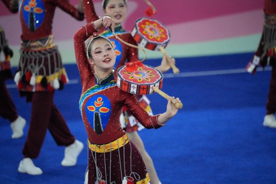 民族健身操項(xiàng)目西藏自治區(qū)代表隊(duì)表演現(xiàn)場(chǎng)。馬那甫攝