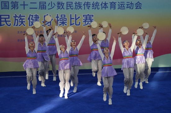 民族健身操項(xiàng)目吉林省代表隊(duì)表演現(xiàn)場(chǎng)。馬那甫攝