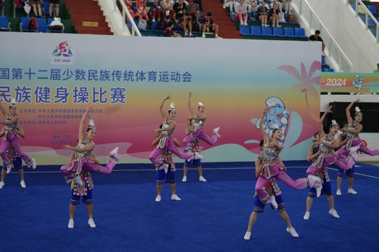 民族健身操項(xiàng)目湖南省代表隊(duì)表演現(xiàn)場(chǎng)。馬那甫攝